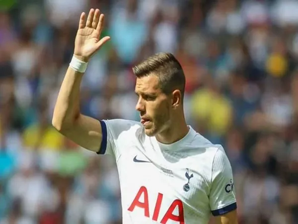 Gelandang Tottenham