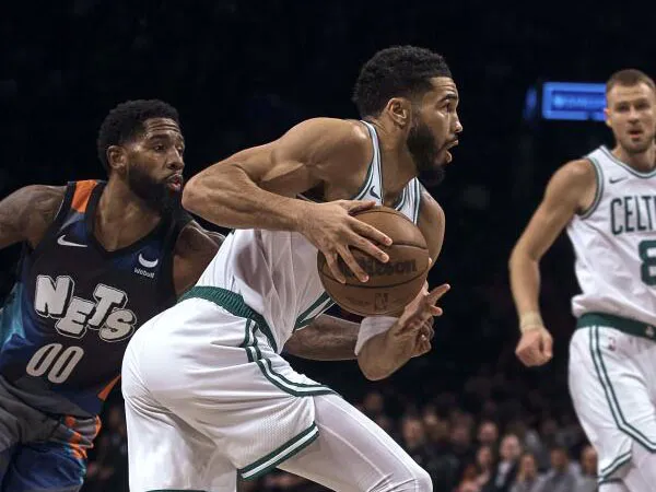 Jayson Tatum mencetak 32 poin dan 11 rebound untuk memimpin Boston Celtics meraih kemenangan 124-112 atas tuan rumah Brooklyn Nets. (Foto: AFP)