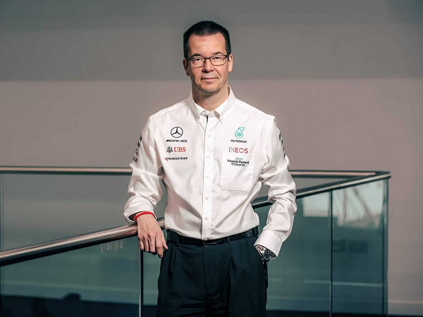 Lewis Hamilton Turut Bersedih Mercedes Ditinggal Mike Elliott