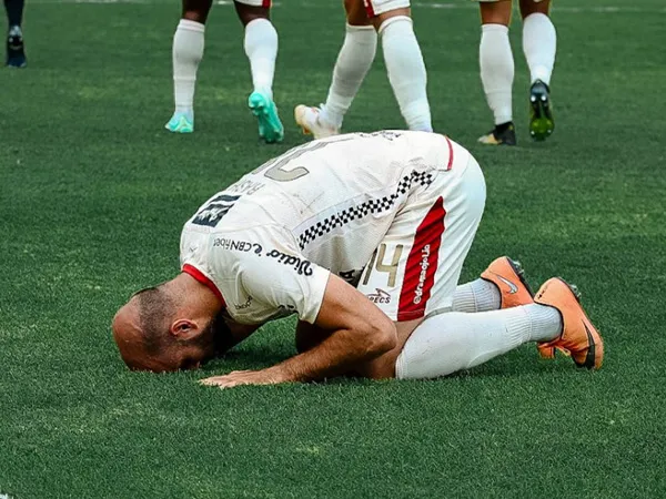 Gelandang Bali United, Mohammed Rashid merayakan gol ke gawang PSS Sleman