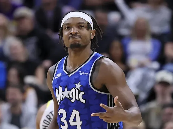Wendell Carter Jr harus menepi usai alami cedera jari tangan.