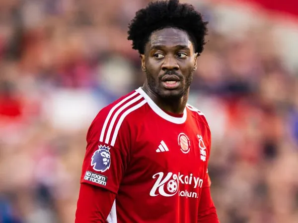 Ola Aina Bahagia Bisa Bantu Nottingham Kalahkan Aston Villa