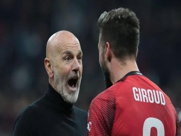 Pelatih Stefano Pioli puas anak asuhnya sukses unjuk kualitas saat AC Milan menumbangkan PSG 2-1 di matchday keempat Liga Champions dini hari tadi (8/11) / via Getty Images