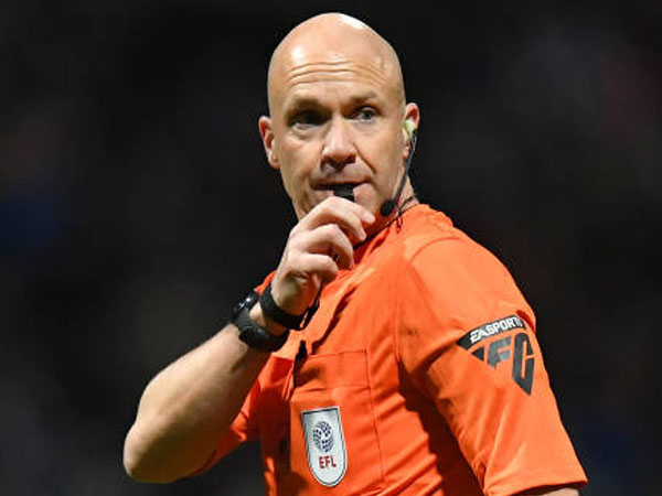 Kembali ke Premier League, Anthony Taylor Pimpin Laga Chelsea vs Man City