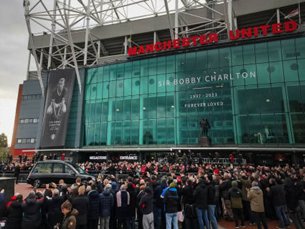 Hari Perpisahan untuk Bobby Charlton, Bintang Sejati Manchester United