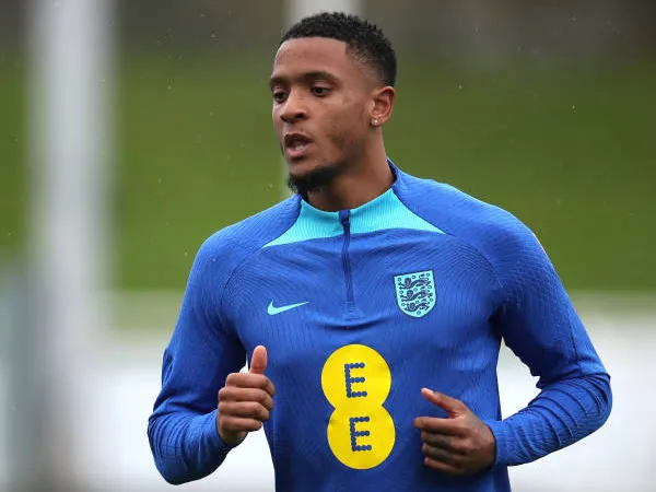 Dean Smith: Potensi Besar Ezri Konsa Mirip Dengan Legenda Aston Villa