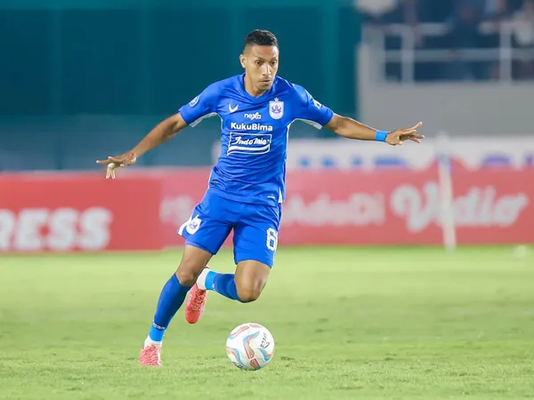 Gelandang PSIS Semarang, Delvin Rumbino