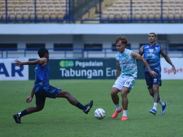 Tim Putih Kalahkan Tim Biru 5-2 di Sesi Game Internal Persib