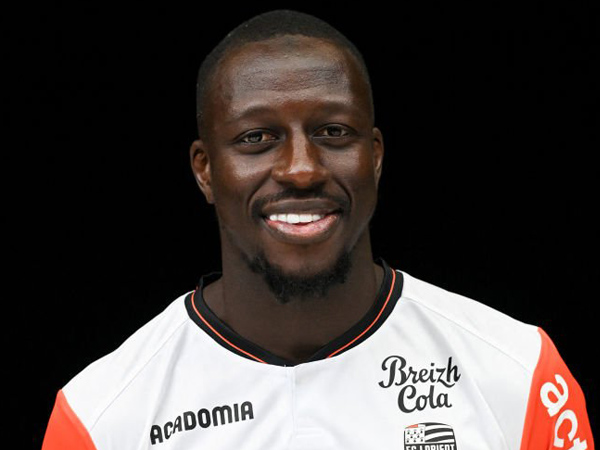 Benjamin Mendy Tuntut Manchester City Jutaan Poundsterling