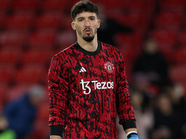 Edwin van der Sar Segera Temui Altay Bayindir, Ada Apa?