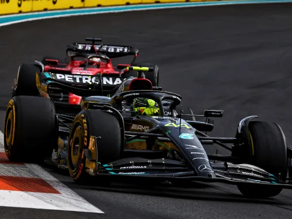 Jelang Duel Ferrari vs Mercedes di Abu Dhabi, Vasseur: Kami Unggul Momentum!