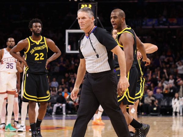 Wasit Scott Foster Kembali “Bergesekan” dengan Chris Paul