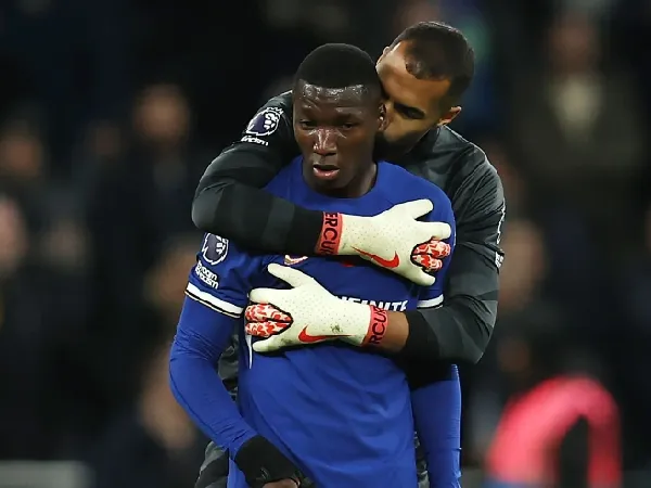 Moises Caicedo dan Robert Sanchez