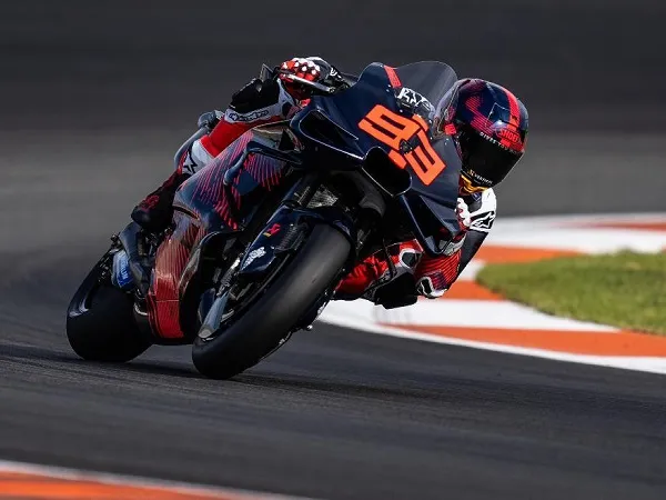 Marc Marquez sebut Desmosedici lebih ringan daripada RC213V.