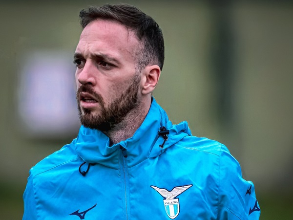 Butuh Adaptasi, Lazzari Komentari Pergantian Posisinya di Lazio
