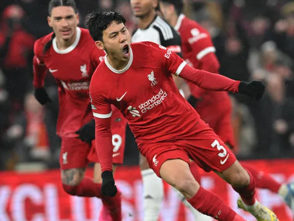 Taklukkan Fulham, Trent Alexander-Arnold Puji Dampak Wataru Endo