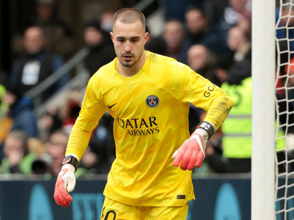 Luis Enrique Puas dengan Performa Arnau Tenas di Laga Debut