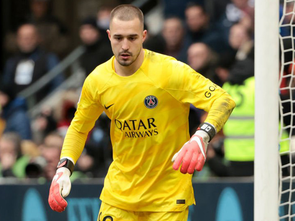 Pelatih PSG Percaya Arnau Tenas Bisa Gantikan Peran Donnarumma