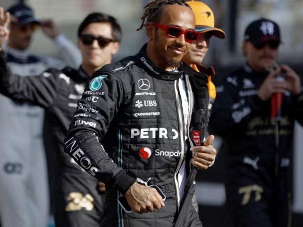 Bos Mercedes dan Sang Istri Tersandung Kasus, Lewis Hamilton Beri Pembelaan