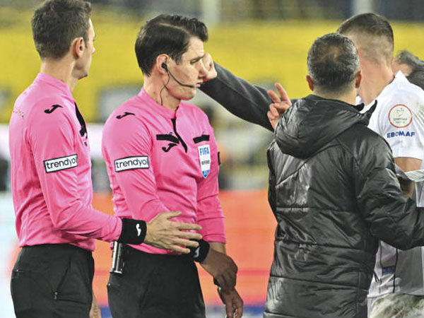 Presiden Klub Turki yang Pukul Wasit Ditangkap Pihak Kepolisian