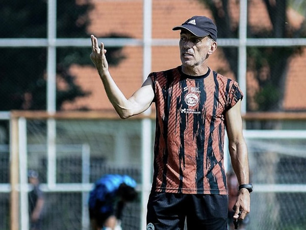 Fernando Valente Punya Tugas Berat di Masa Libur Kompetisi
