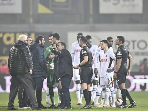 Protes Keputusan Wasit, Istanbulspor Enggan Lanjutkan Pertandingan