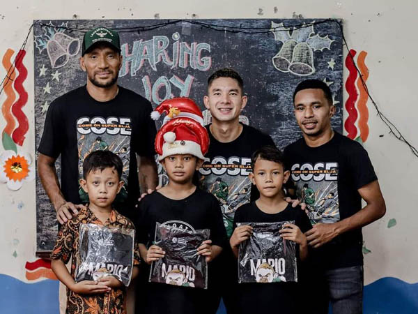 Rayakan Natal, Skuat PSS Sleman Kunjungi SD BOPKRI