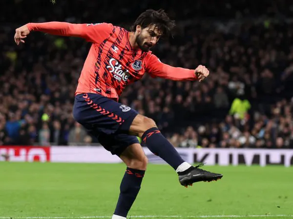 Andre Gomes.