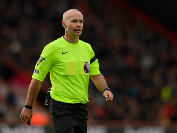 Wasit Dengan Catatan Buruk Pimpin Laga Burnley Melawan Liverpool