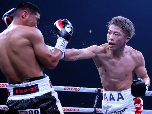 Naoya Inoue (kanan) menghentikan Marlon Tapales di ronde ke-10 akhir pekan lalu. (Foto: Sky Sports)