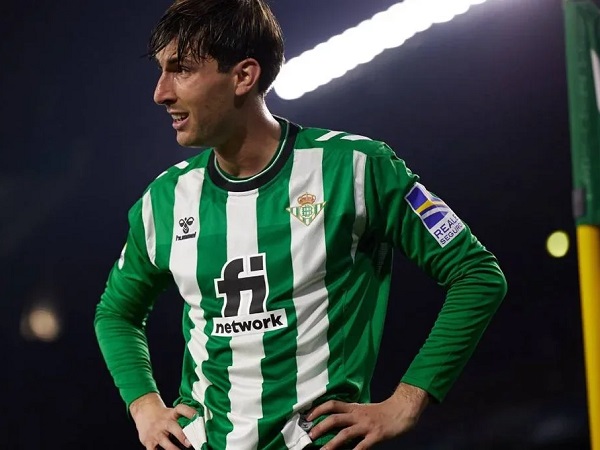 AC Milan Tidak Akan Lanjutkan Pengejaran Juan Miranda