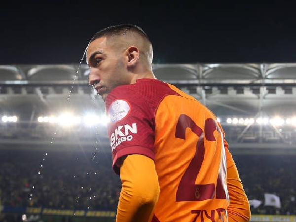 Agen Bantah Hakim Ziyech akan Berpisah dengan Galatasaray