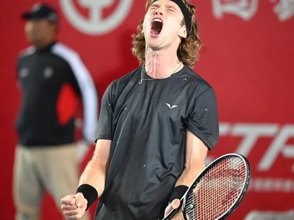 Andrey Rublev Banting Tulang Demi Final Di Hong Kong