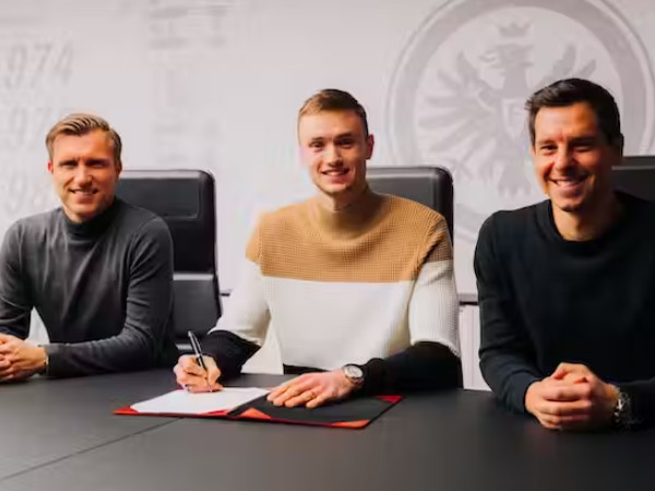 Resmi: Eintracht Frankfurt Pinjam Sasa Kalajdzic dari Wolverhampton