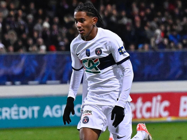 Senny Mayulu Catat Debut Manis di Paris Saint-Germain