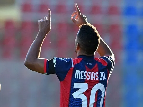 Karena sukses meraih target poin di Serie A musim ini, Genoa akhirnya wajib mempermanenkan status Junior Messias yang dipinjam dari AC Milan / via Getty Images