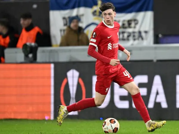 Liverpool Resmi Pinjamkan Luke Chambers ke Klub League One