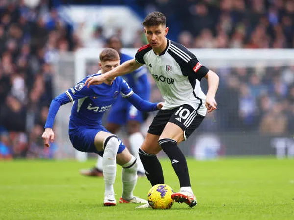 Kapten Fulham, Tom Cairney Bingung Dengan Inkonsistensi Wasit