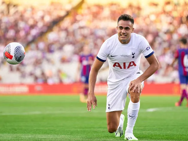 Tak Dipertahankan Tottenham, Sergio Reguilon Merapat ke Brentford?
