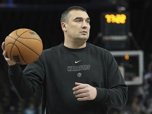 Masih Berduka, Laga Warriors vs Mavericks Kembail Tertunda