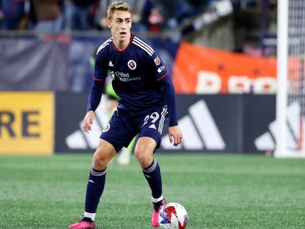 Tottenham Pantau Gelandang Muda Serba Bisa New England Revolution