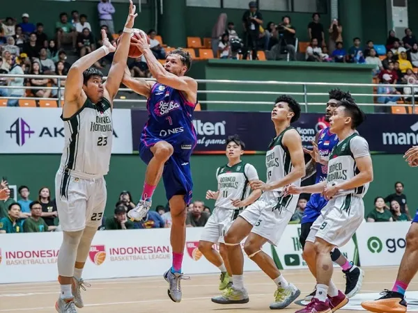 Devon Van Oostrum Enggan Jemawa Usai Bawa Rans Kalahkan Borneo