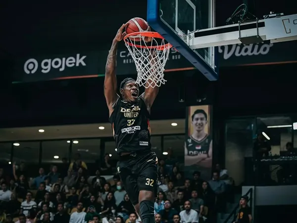 Pelatih Dewa United Puji Penampilan Lester Prosper Saat Menangkan Derby