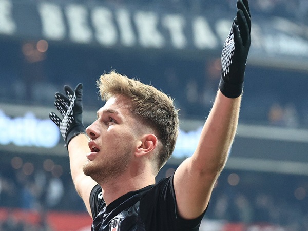 Tottenham dan Aston Villa Bersaing Gaet Penyerang Serba Bisa Besiktas