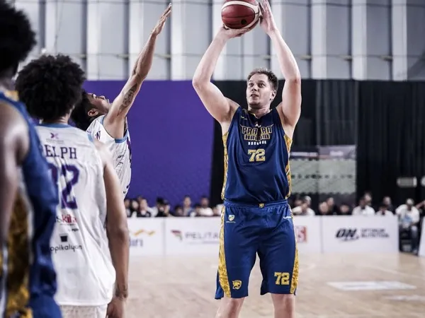 Buntut Perselisihan, IBL Jatuhi Hukuman Untuk Julius Jucikas dan Ron Delph