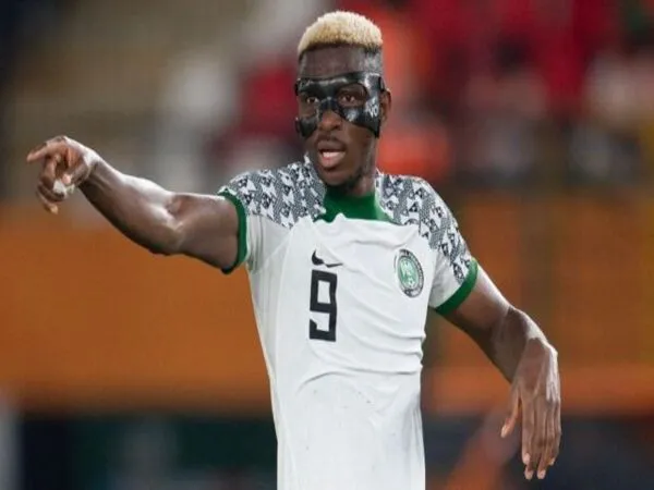 Gary Lineker memberi masukan kepada Victor Osimhen untuk bergabung ke klub Premier League ini pada akhir musim nanti / via Getty Images