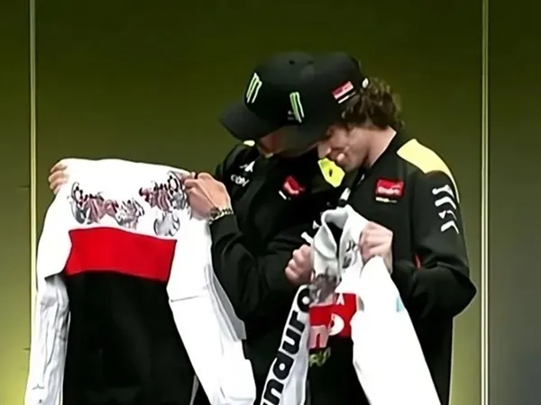 Bangga! Jaket Buatan Anak Negeri Diipakai Valentino Rossi