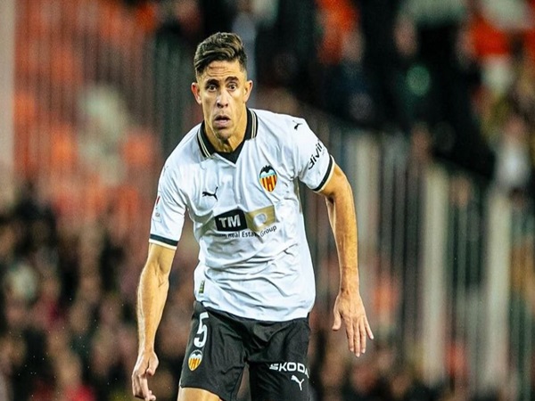 Atletico Madrid Siap Gantikan Soyuncu Dengan Bek Senior Valencia