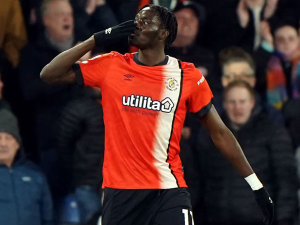 Elijah Adebayo Puji Performa Luton Usai Bantai Brighton