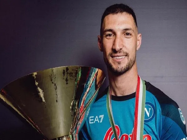 Napoli hari ini (31/1) resmi mengumumkan perpanjangan kontrak Matteo Politano sampai dengan 30 Juni 2027 / via Istimewa